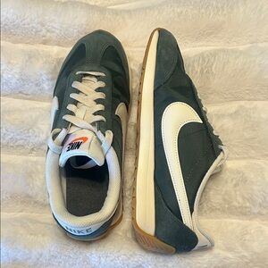 Women’s Nike Pacific Green Sail Gum